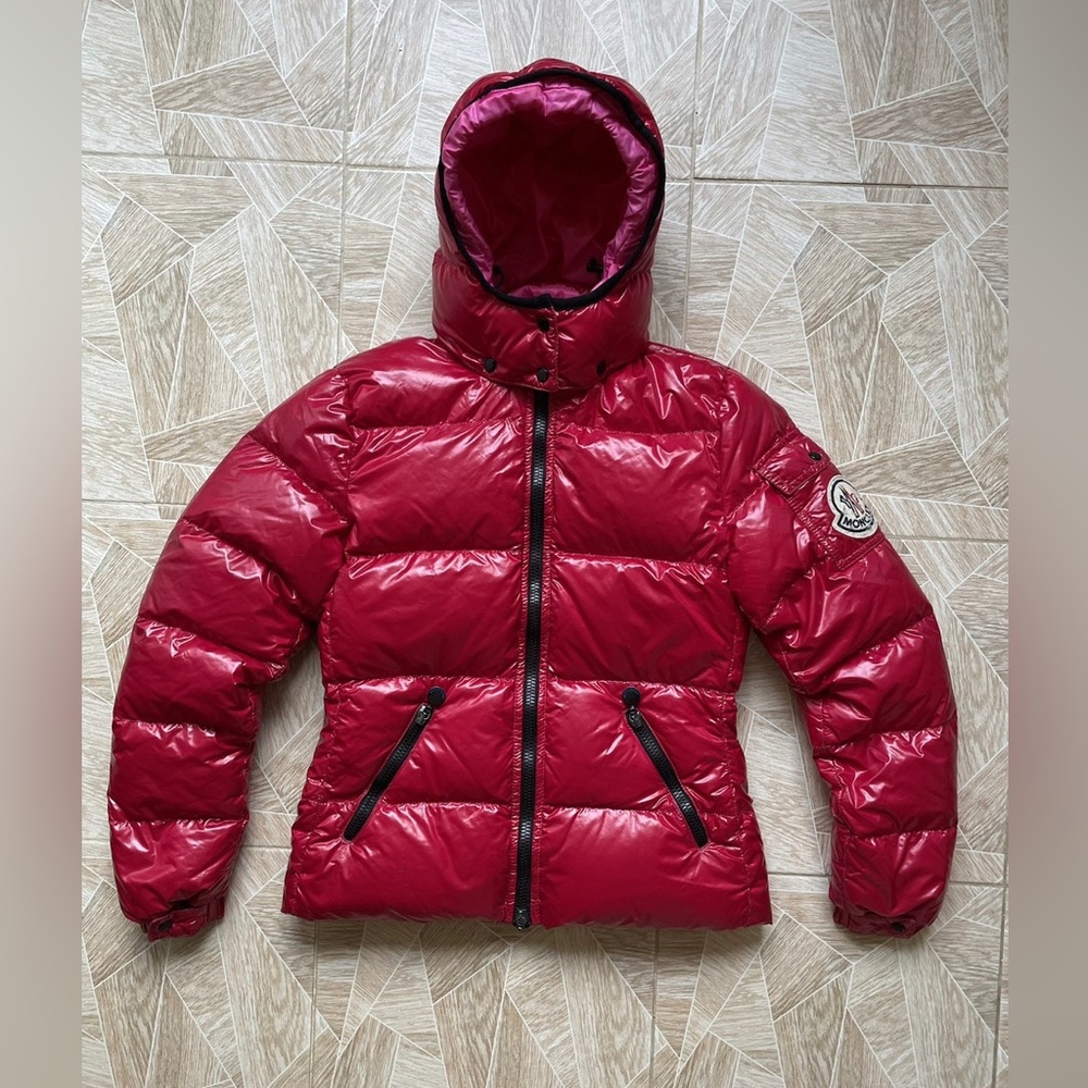 Luxury Moncler Red Woman's Down Jackets
Condition: Very Good
Size: 1(S)
